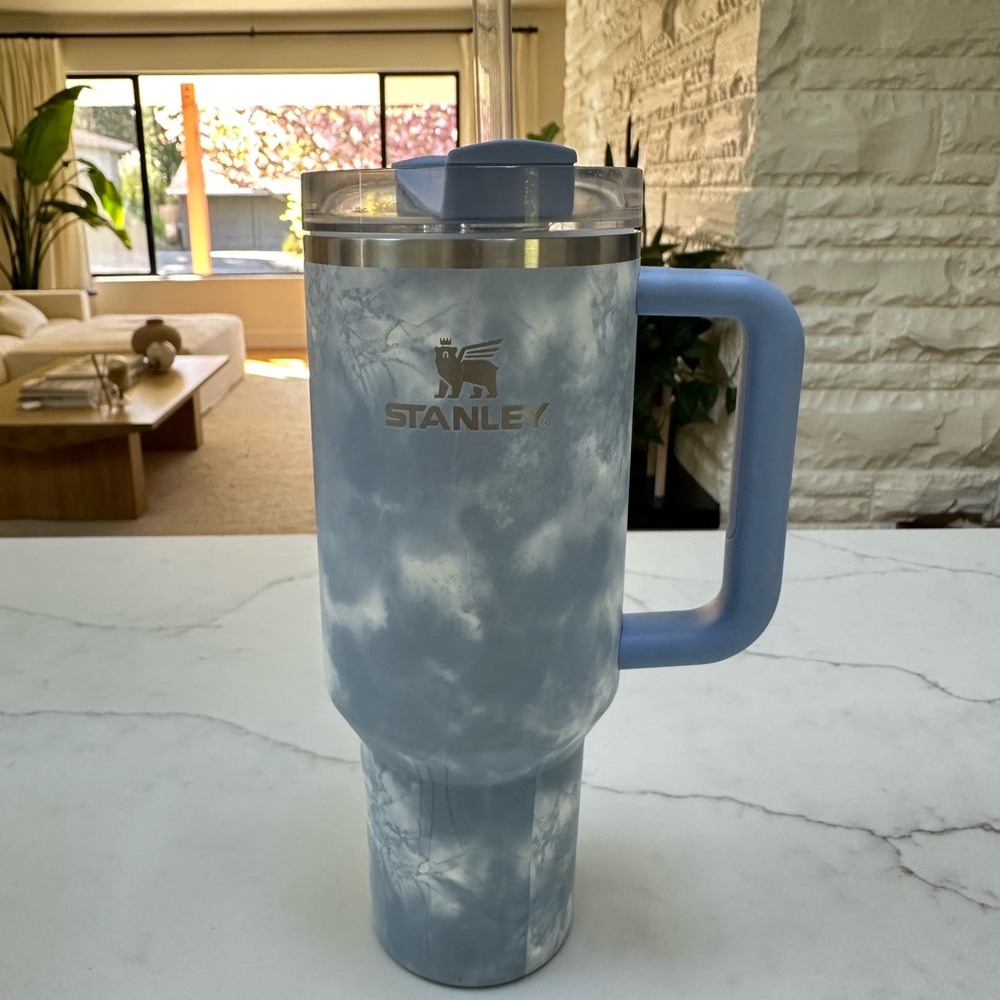 Stanley Quencher H2.0 Tumbler in Ocean Tie Dye